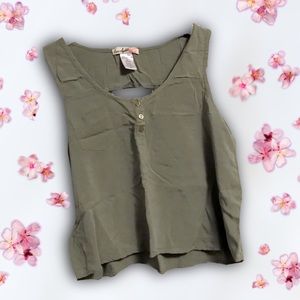 Button Henley green crop tank top medium